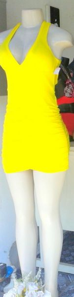 Vestido Amarelo com fivela nas costas